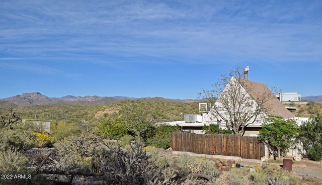 12 E SILVER KING Road, Queen Valley, AZ 85118