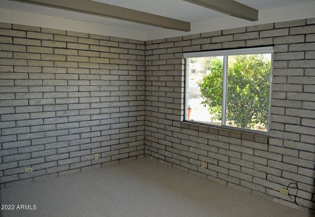 12 E SILVER KING Road, Queen Valley, AZ 85118