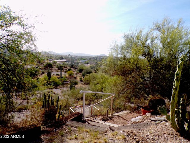 12 E SILVER KING Road, Queen Valley, AZ 85118