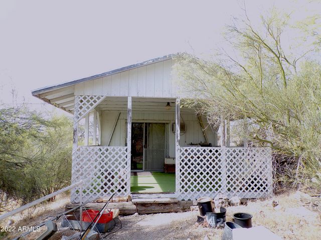 12 E SILVER KING Road, Queen Valley, AZ 85118