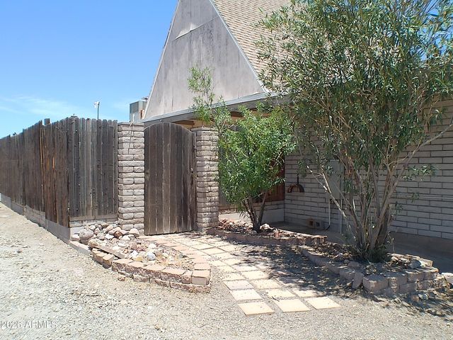 12 E SILVER KING Road, Queen Valley, AZ 85118