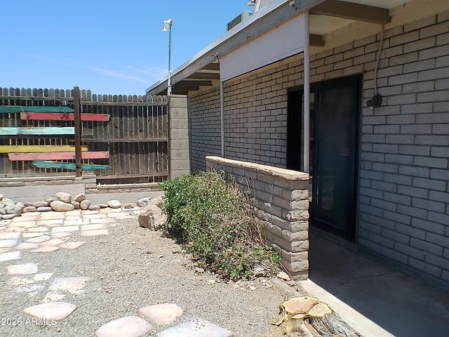 12 E SILVER KING Road, Queen Valley, AZ 85118