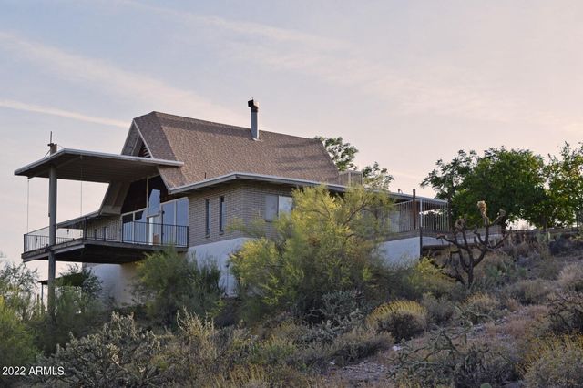 12 E SILVER KING Road, Queen Valley, AZ 85118
