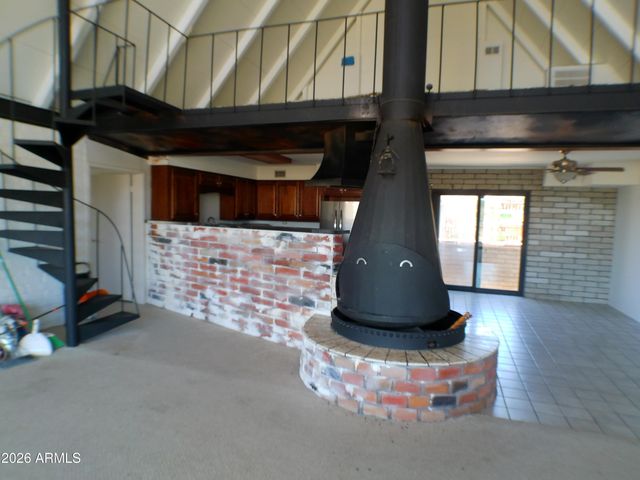 12 E SILVER KING Road, Queen Valley, AZ 85118