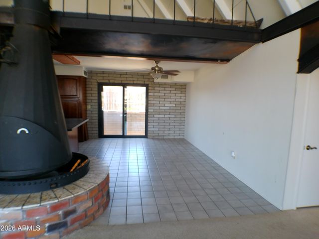 12 E SILVER KING Road, Queen Valley, AZ 85118