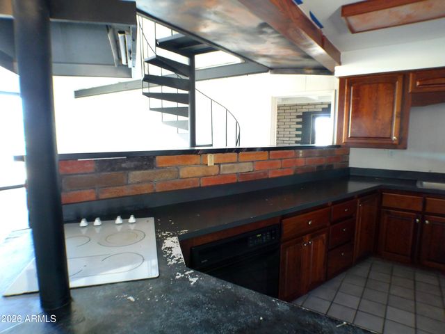 12 E SILVER KING Road, Queen Valley, AZ 85118