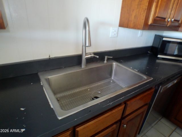 12 E SILVER KING Road, Queen Valley, AZ 85118