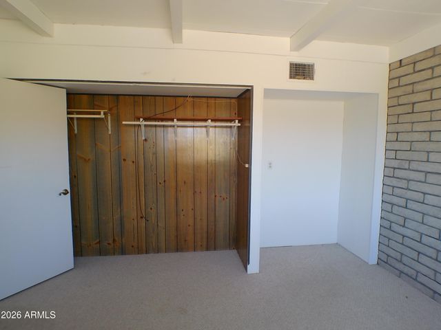 12 E SILVER KING Road, Queen Valley, AZ 85118