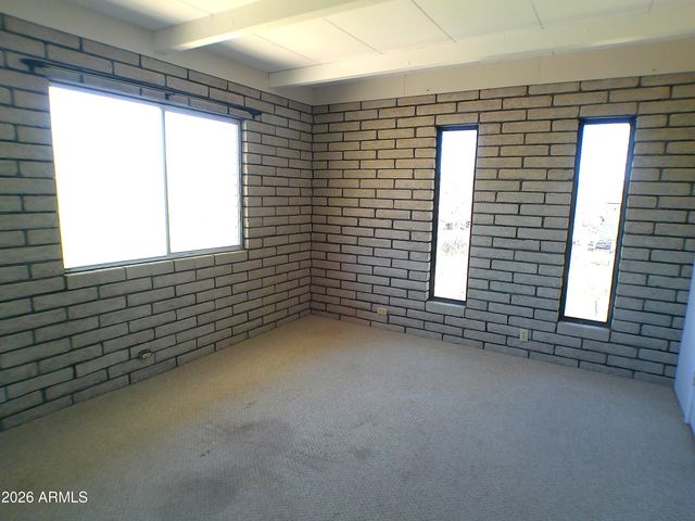 12 E SILVER KING Road, Queen Valley, AZ 85118