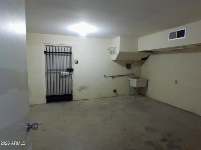 12 E SILVER KING Road, Queen Valley, AZ 85118