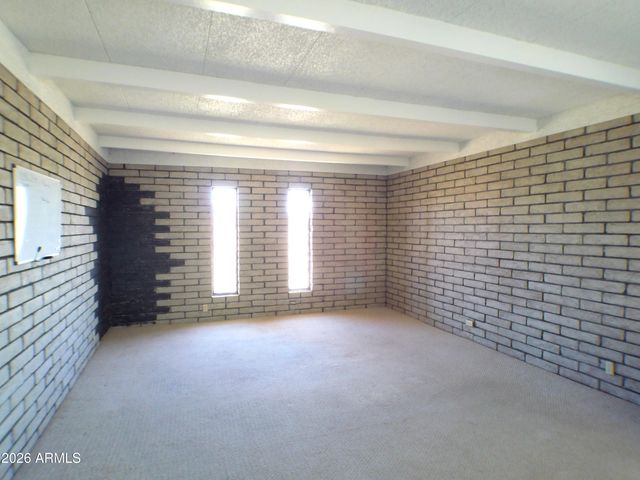 12 E SILVER KING Road, Queen Valley, AZ 85118