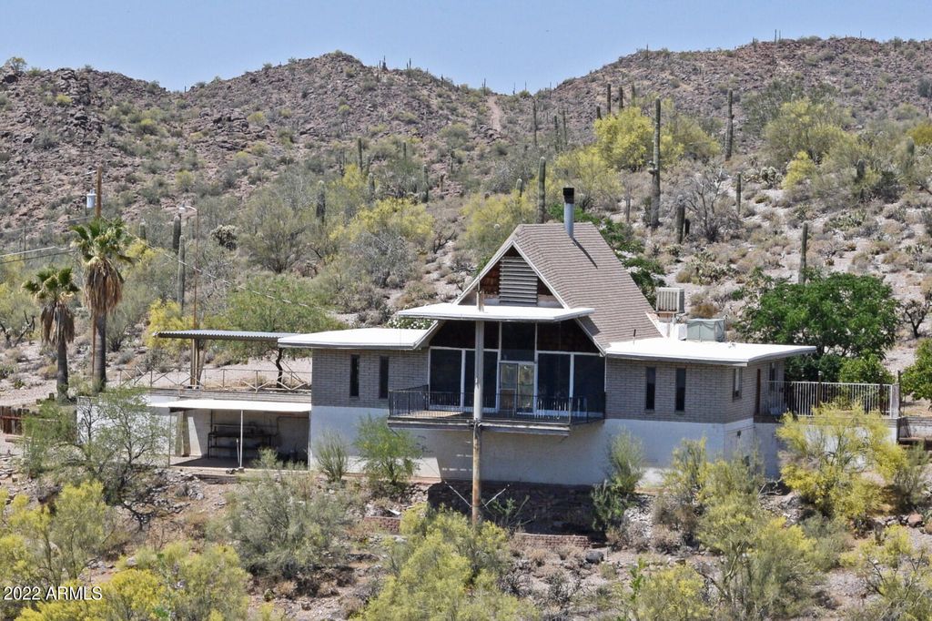 12 E SILVER KING Road, Queen Valley, AZ 85118