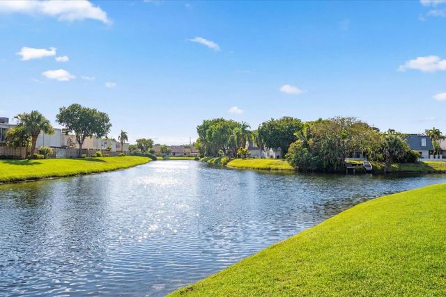 12126 Regal Court E, Wellington, FL 33414