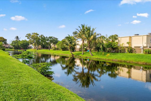 12126 Regal Court E, Wellington, FL 33414