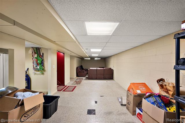 9961 Merriman Road, Livonia, MI 48150