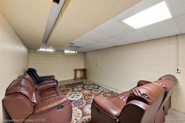 9961 Merriman Road, Livonia, MI 48150