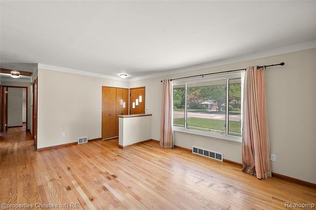 9961 Merriman Road, Livonia, MI 48150