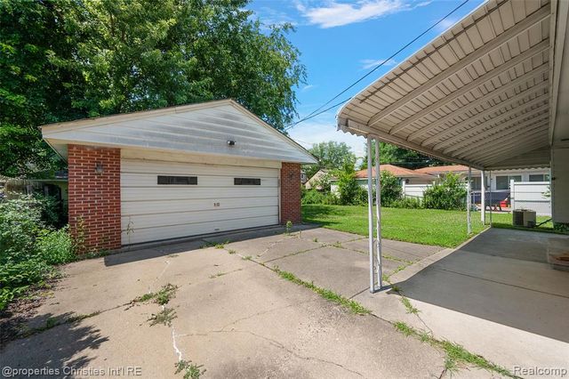 9961 Merriman Road, Livonia, MI 48150