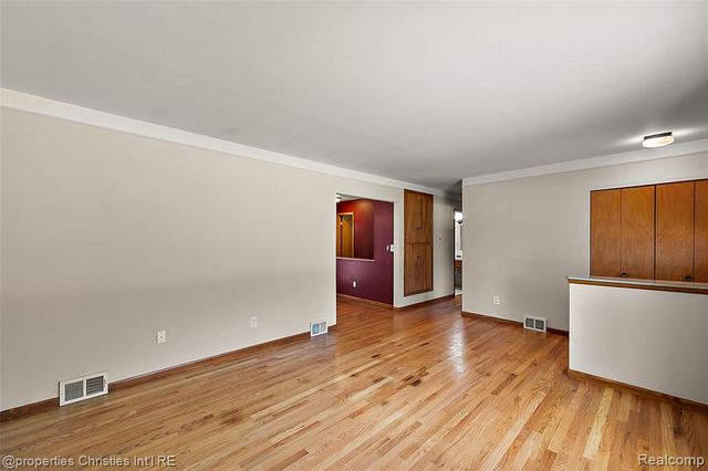 9961 Merriman Road, Livonia, MI 48150