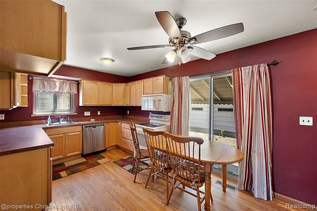 9961 Merriman Road, Livonia, MI 48150