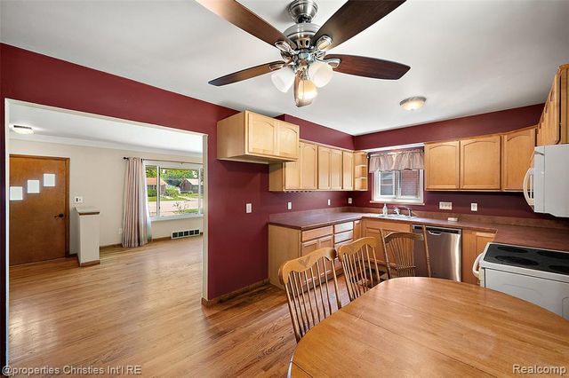9961 Merriman Road, Livonia, MI 48150