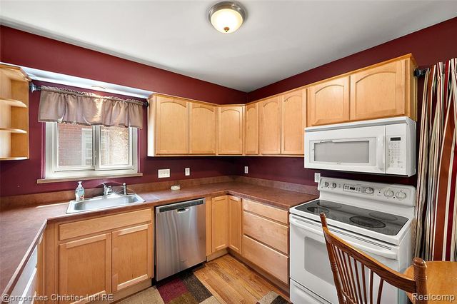 9961 Merriman Road, Livonia, MI 48150