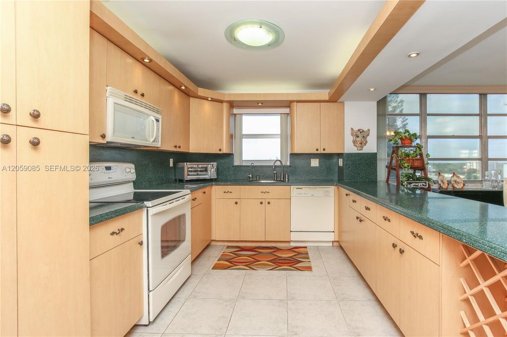 2780 NE 183rd Street 901, Aventura, FL 33160
