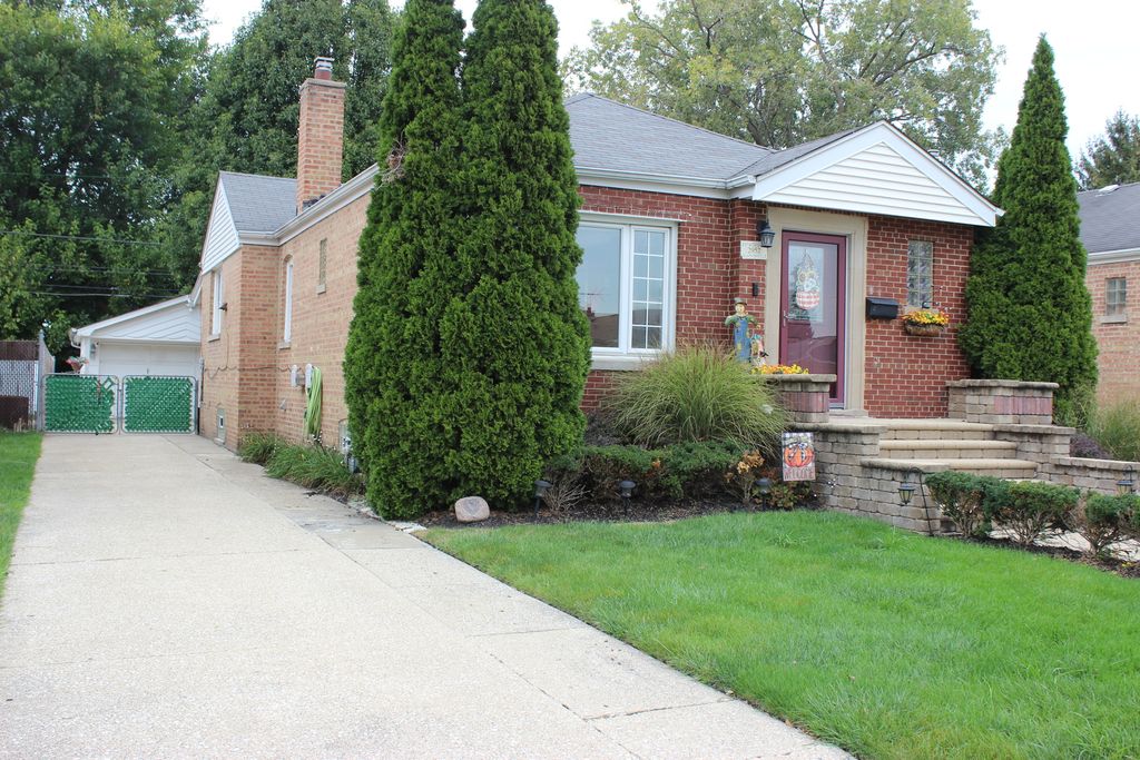 2952 W 97th Place, Evergreen Park, IL 60805