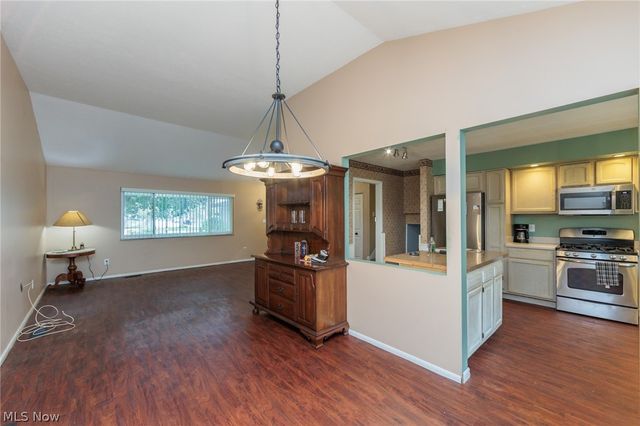25100 Arlington Lane, North Olmsted, OH 44070