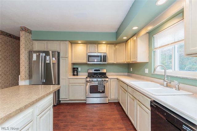 25100 Arlington Lane, North Olmsted, OH 44070