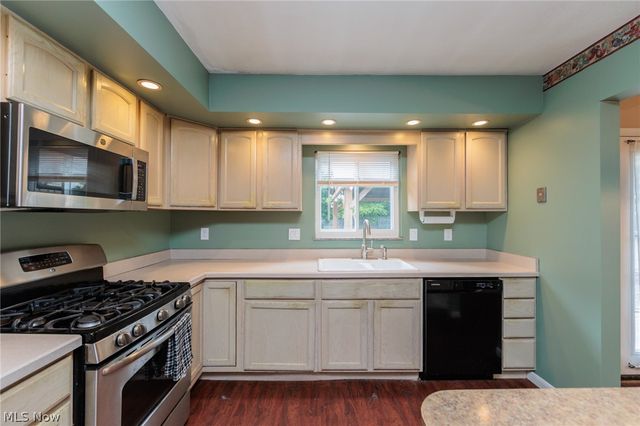 25100 Arlington Lane, North Olmsted, OH 44070
