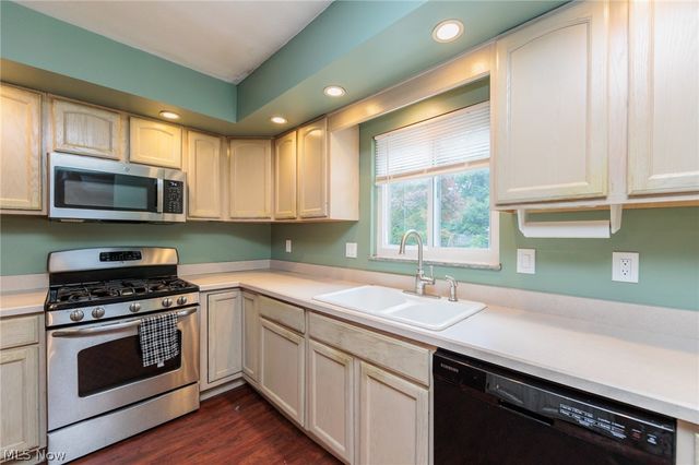 25100 Arlington Lane, North Olmsted, OH 44070