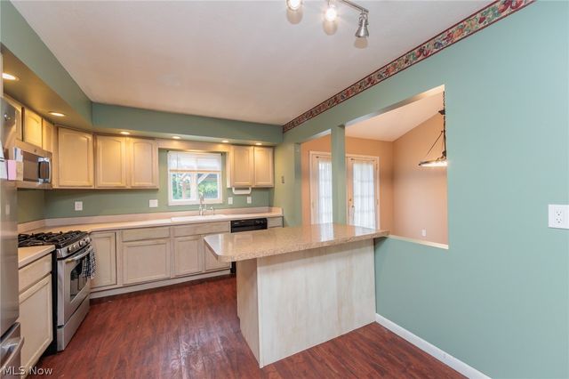 25100 Arlington Lane, North Olmsted, OH 44070