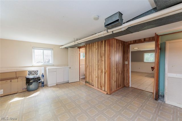 25100 Arlington Lane, North Olmsted, OH 44070