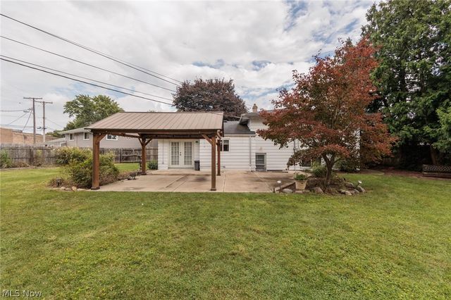 25100 Arlington Lane, North Olmsted, OH 44070