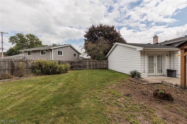 25100 Arlington Lane, North Olmsted, OH 44070