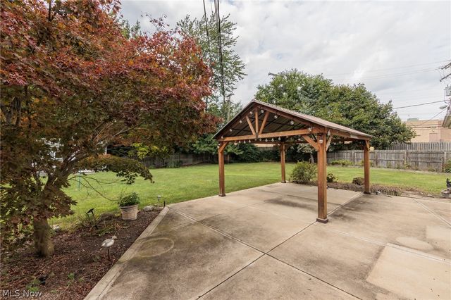 25100 Arlington Lane, North Olmsted, OH 44070