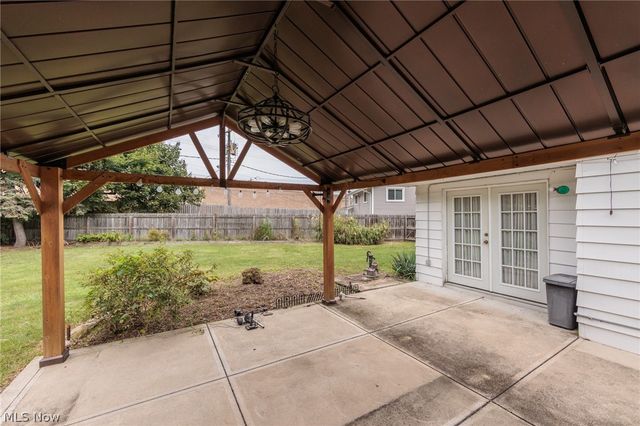 25100 Arlington Lane, North Olmsted, OH 44070