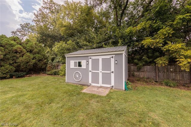 25100 Arlington Lane, North Olmsted, OH 44070