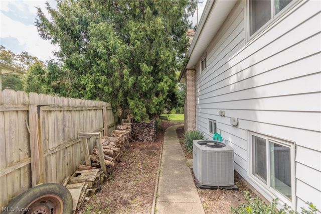 25100 Arlington Lane, North Olmsted, OH 44070