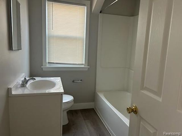 2438 Columbia Road, Berkley, MI 48072