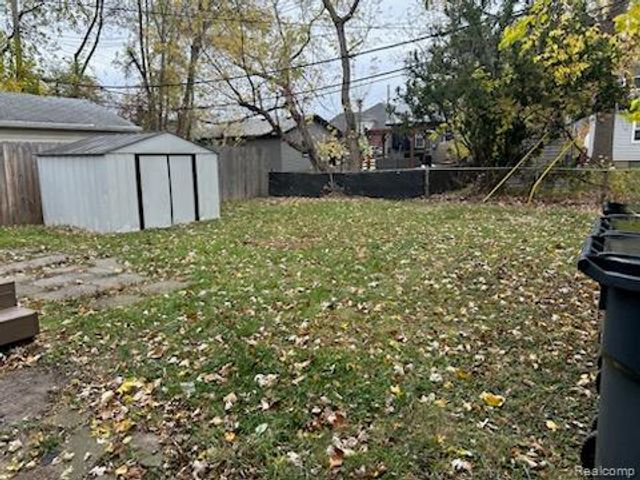 2438 Columbia Road, Berkley, MI 48072