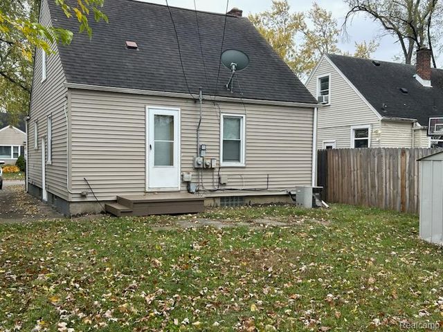 2438 Columbia Road, Berkley, MI 48072