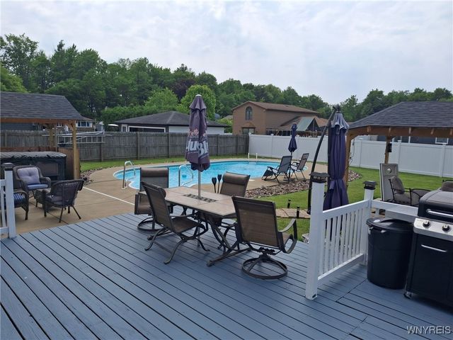 106 Croydon Drive, Cheektowaga, NY 14043