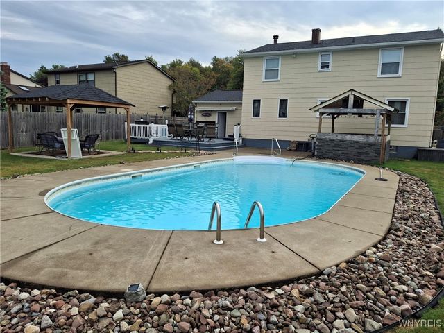 106 Croydon Drive, Cheektowaga, NY 14043