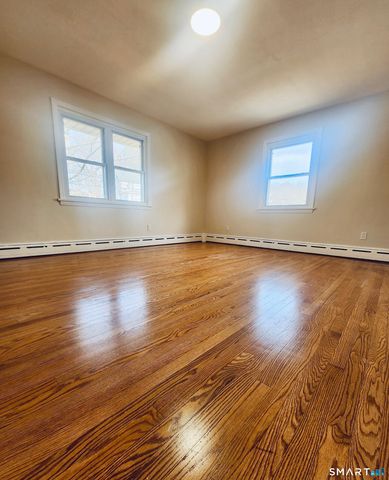 2916 East Main Street, Waterbury, CT 06705