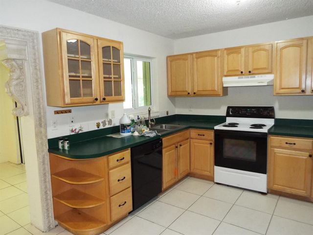 490 SE 3rd Avenue, Pompano Beach, FL 33060