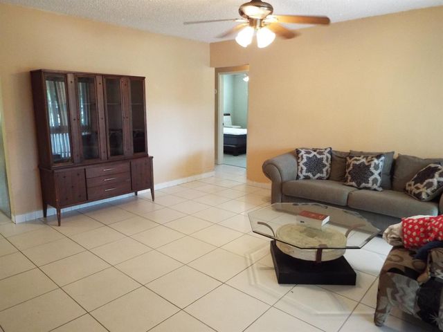 490 SE 3rd Avenue, Pompano Beach, FL 33060