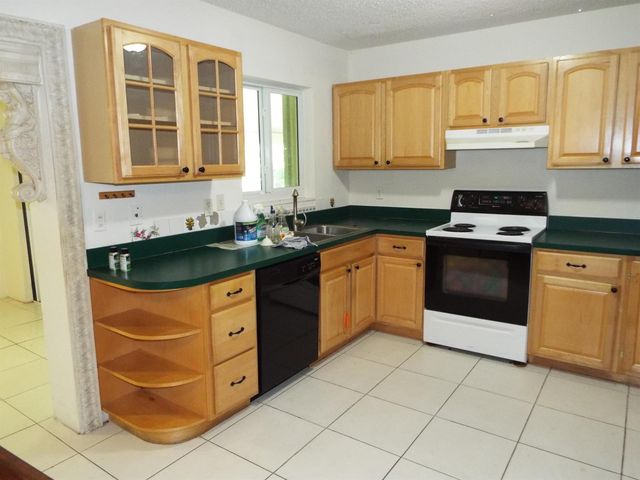 490 SE 3rd Avenue, Pompano Beach, FL 33060