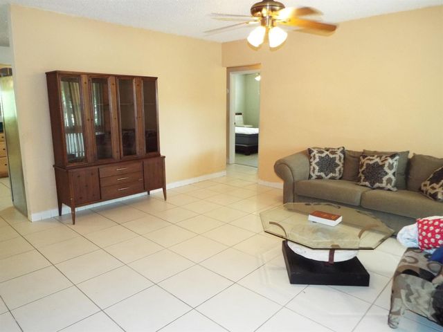 490 SE 3rd Avenue, Pompano Beach, FL 33060